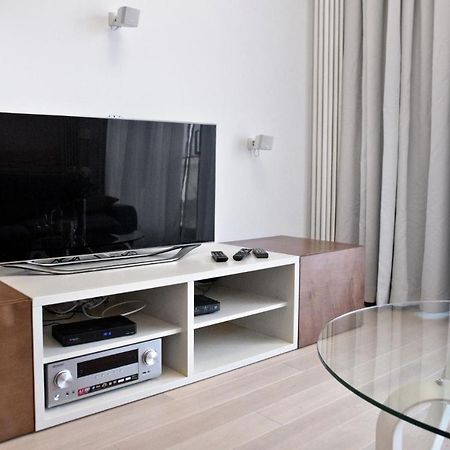 Triton Park Accommodation By P&O Serviced Apartments 바르샤바 외부 사진