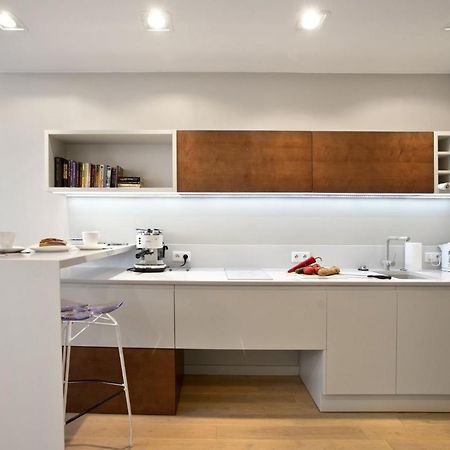 Triton Park Accommodation By P&O Serviced Apartments 바르샤바 외부 사진