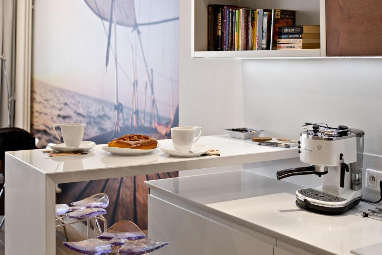Triton Park Accommodation By P&O Serviced Apartments 바르샤바 외부 사진