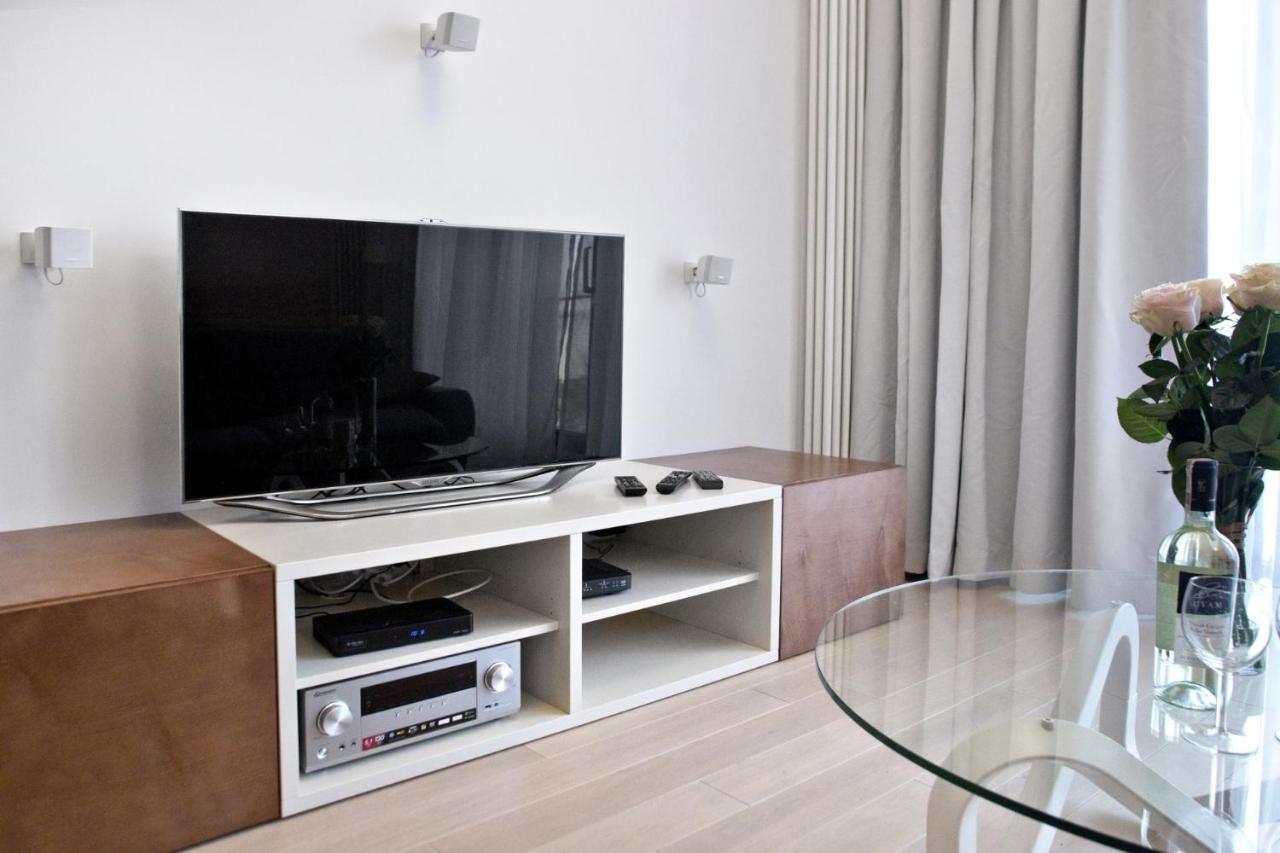 Triton Park Accommodation By P&O Serviced Apartments 바르샤바 외부 사진