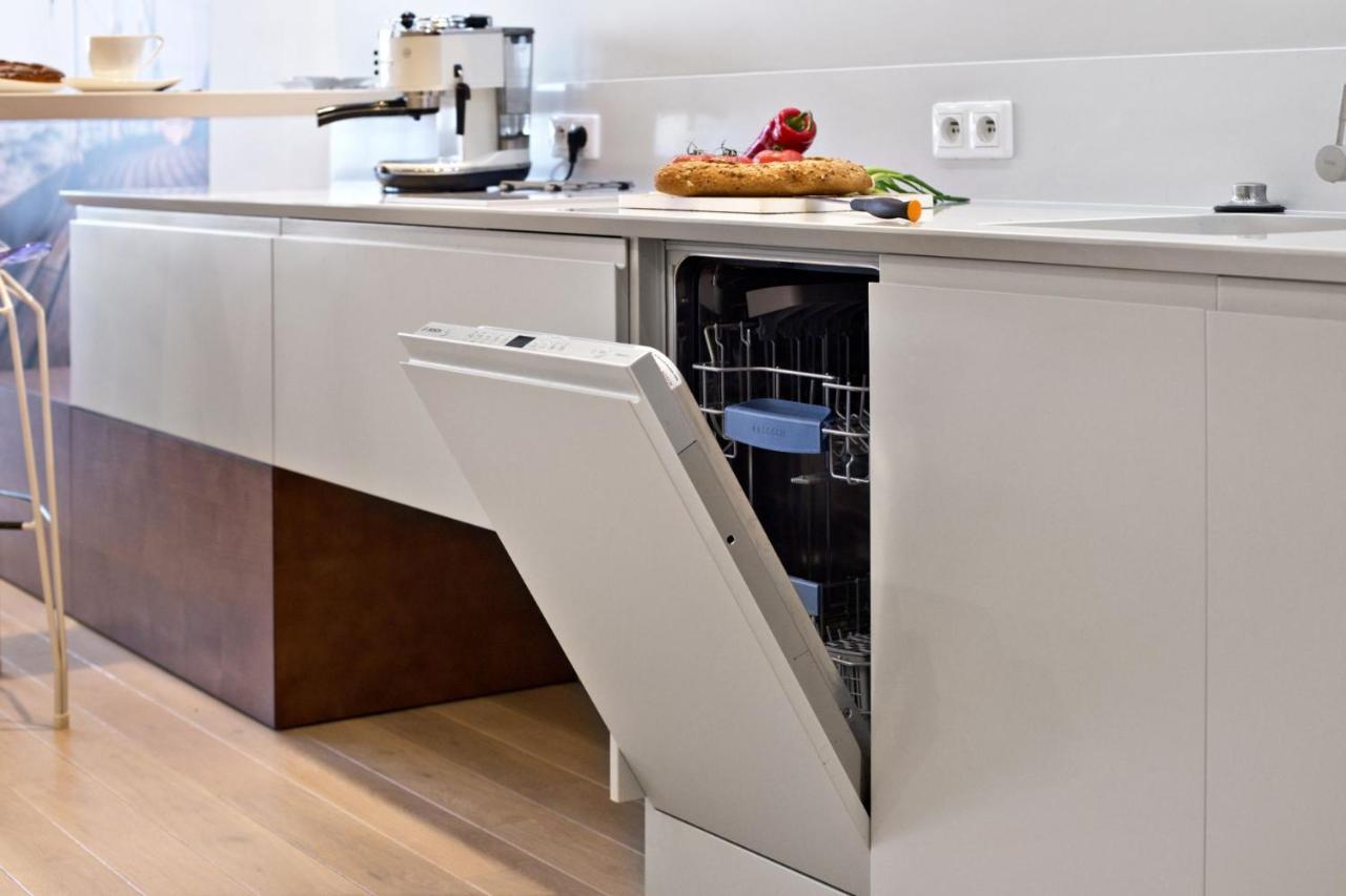 Triton Park Accommodation By P&O Serviced Apartments 바르샤바 외부 사진