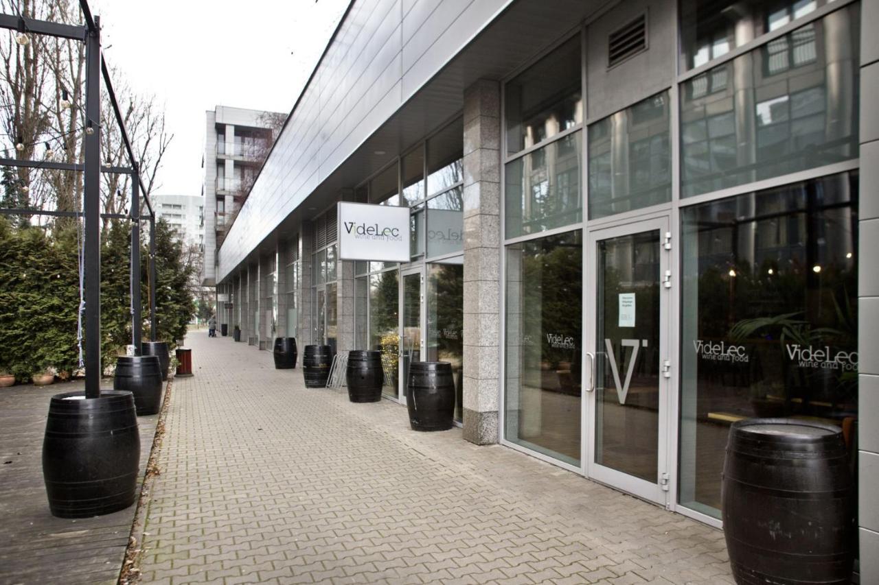 Triton Park Accommodation By P&O Serviced Apartments 바르샤바 외부 사진