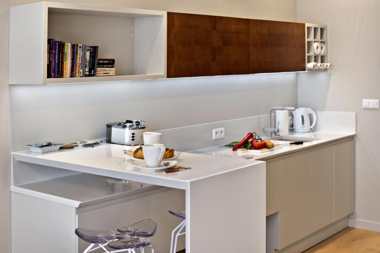 Triton Park Accommodation By P&O Serviced Apartments 바르샤바 외부 사진